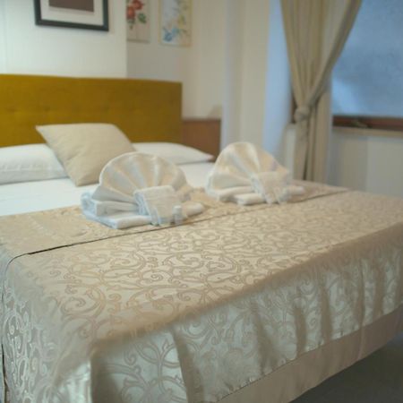 Fontana Di Trevi Sweet Apartment Рим Екстер'єр фото